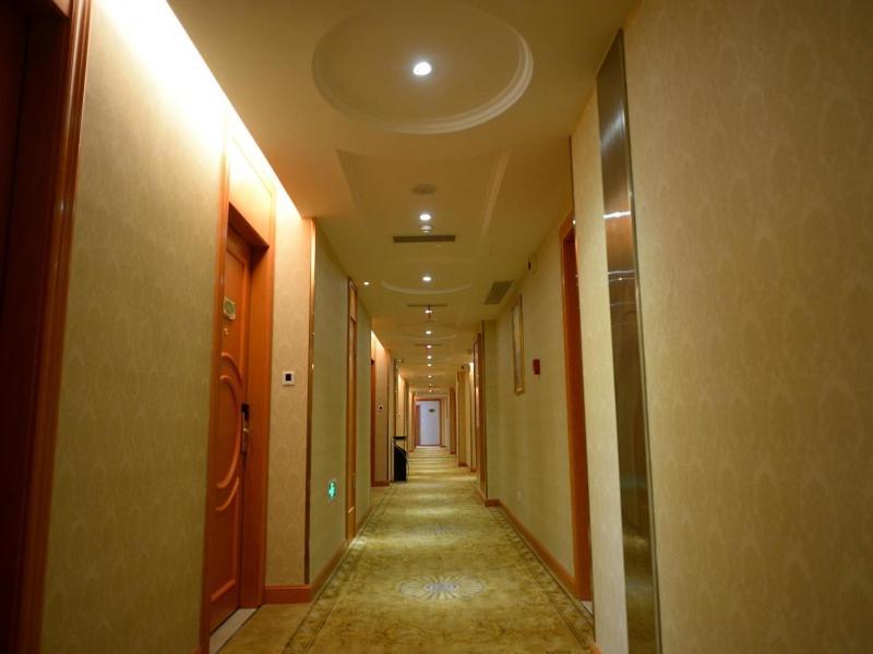 Vienna Yangpu Wujiaochang Hotel 4*
