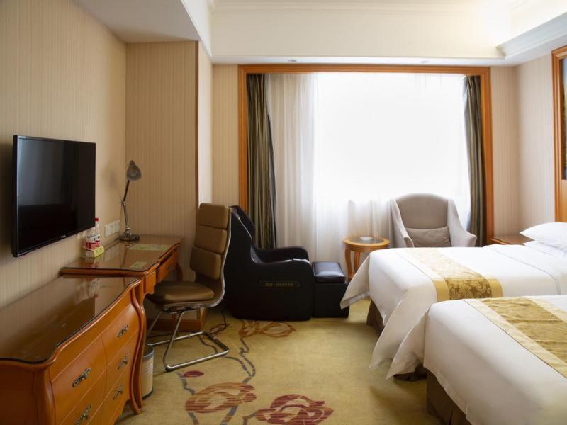 Vienna Yangpu Wujiaochang 4*