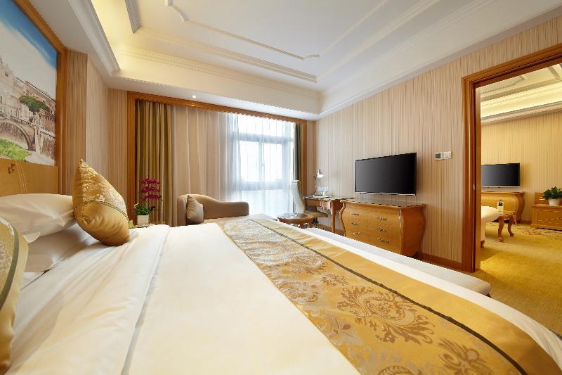 Vienna Yangpu Wujiaochang 4*